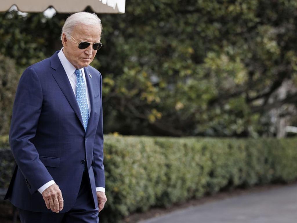 Президентът на САЩ Джо Байдън беше забелязан да се излежава