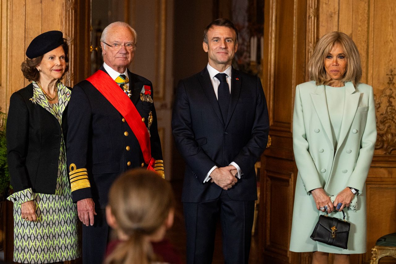 <p>Френският президент Еманюел Макрон и съпругата му Брижит бяха посрещнати тържествено в началото на двудневната им визита в Швеция.</p>