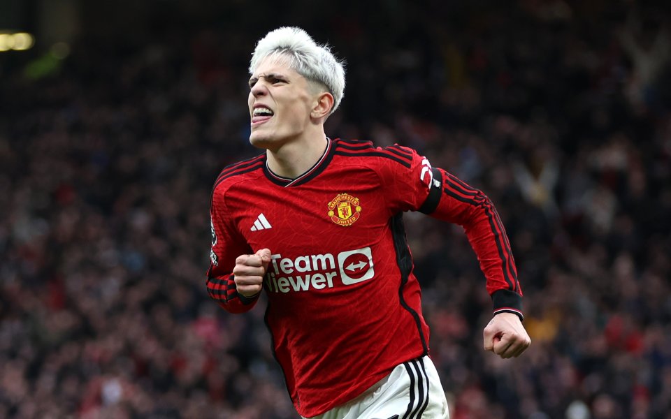 Манчестър Юнайтед и Уест Хем Юнайтед играят при в сблъсък