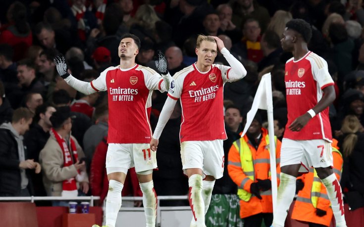 Арсенал завърза битката за титлата и удари по амбициите на слаб Ливърпул
