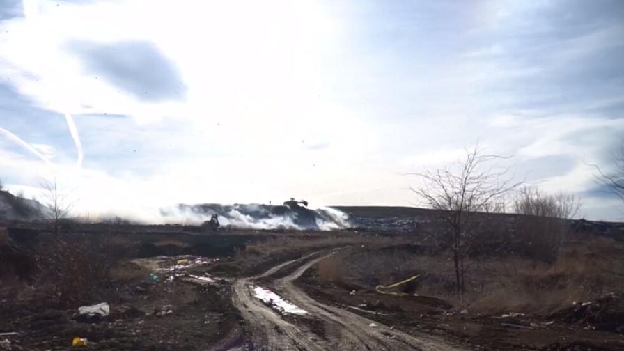 Голям пожар гори в депото за отпадъци в Русе