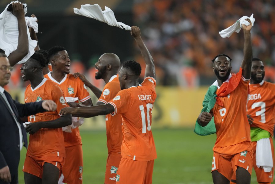Награждаване на Кот ДИвоар като шампион на Африка1