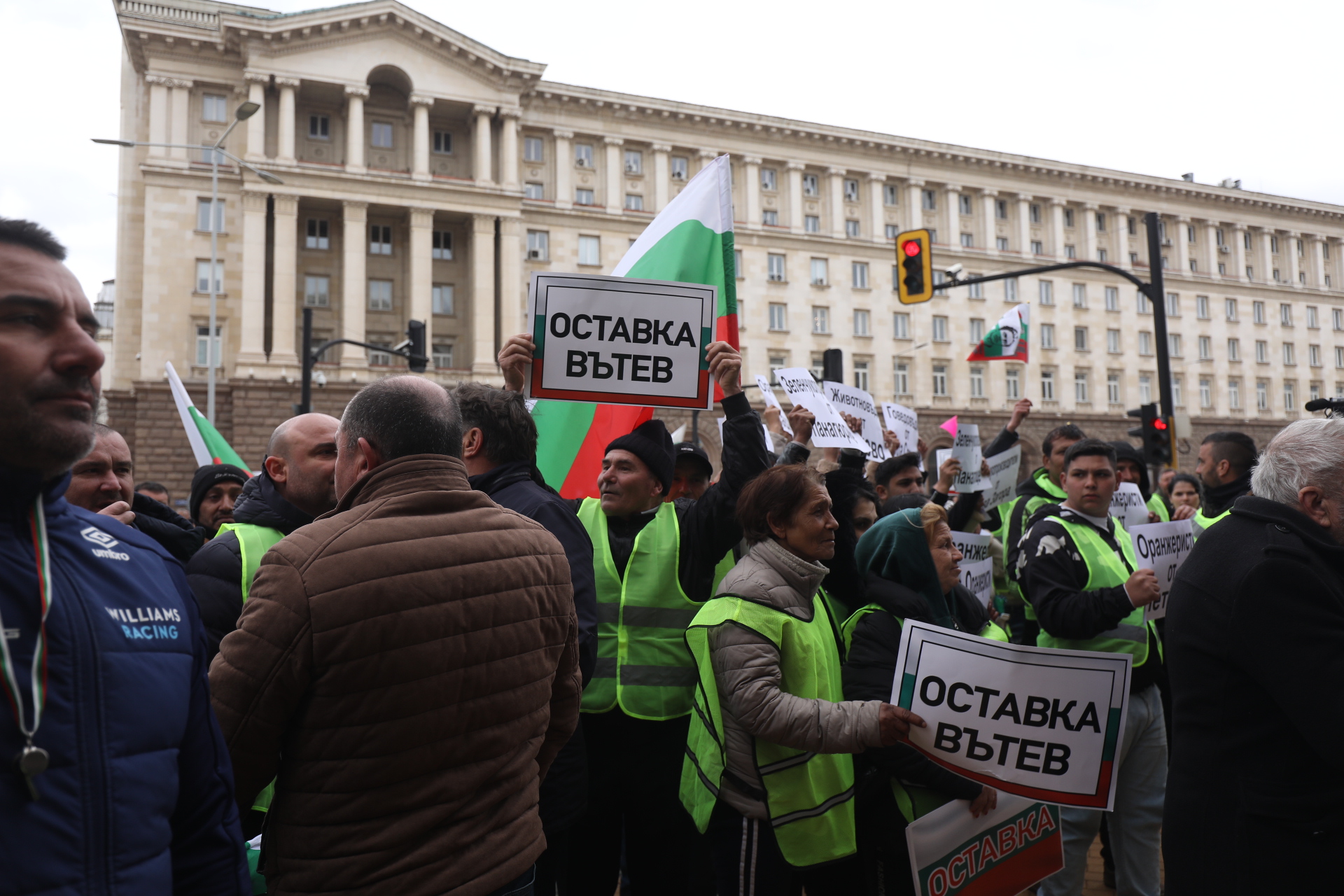 Част от земеделците продължават с протестите, искат оставката на Вътев