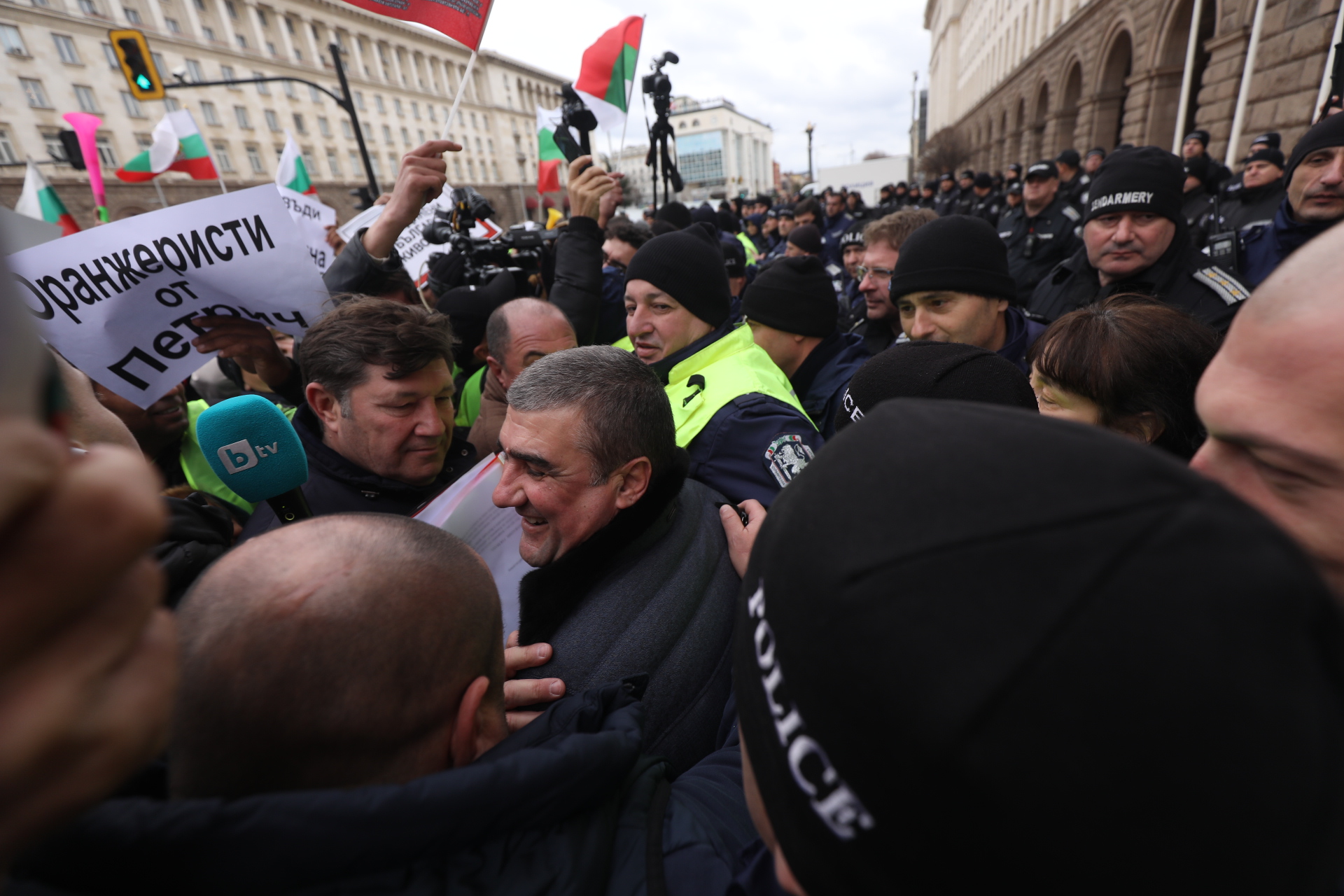 Част от земеделците продължават с протестите, искат оставката на Вътев