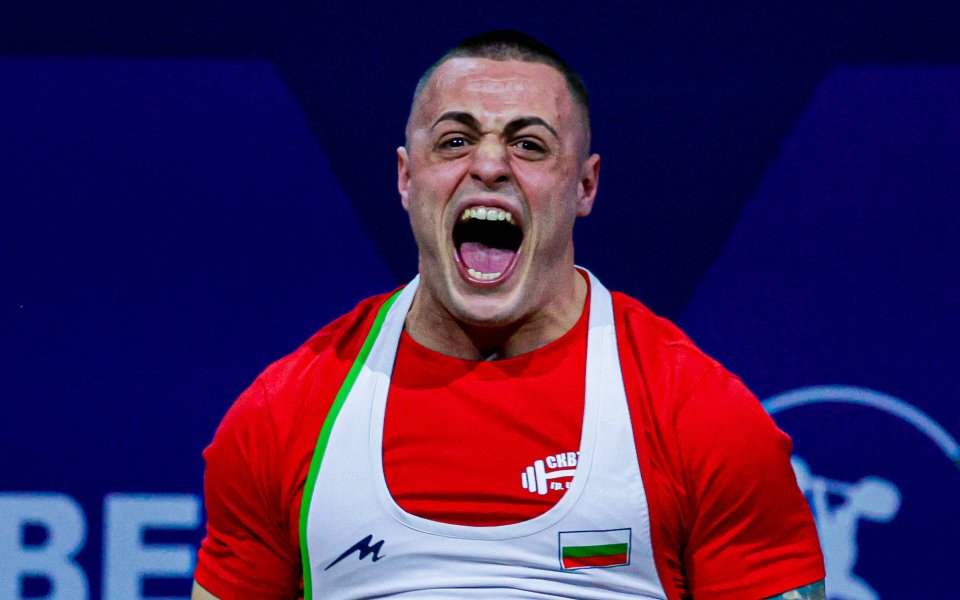 Българската звезда в щангите и една от големите ни надежди