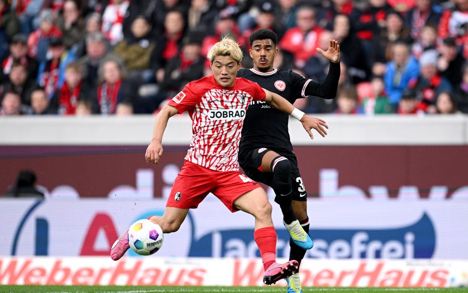 Айнтрахт Франкфурт на три пъти повеждаше при гостуването си на