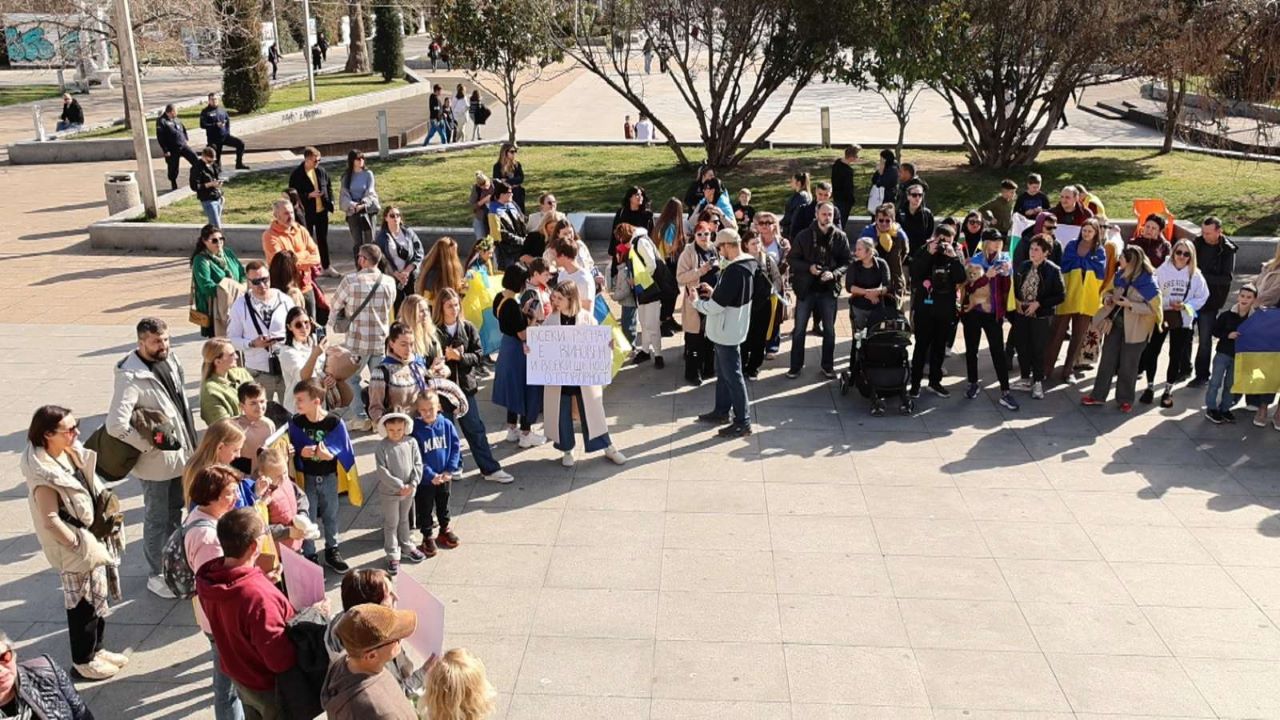 <p>Антивоенен митинг срещу войната в Украйна се проведе пред паметника на Альоша в Бургас. Днес се навършват две години от нахлуването на Путин в независимата и суверенна държава, припомнят организаторите.</p>