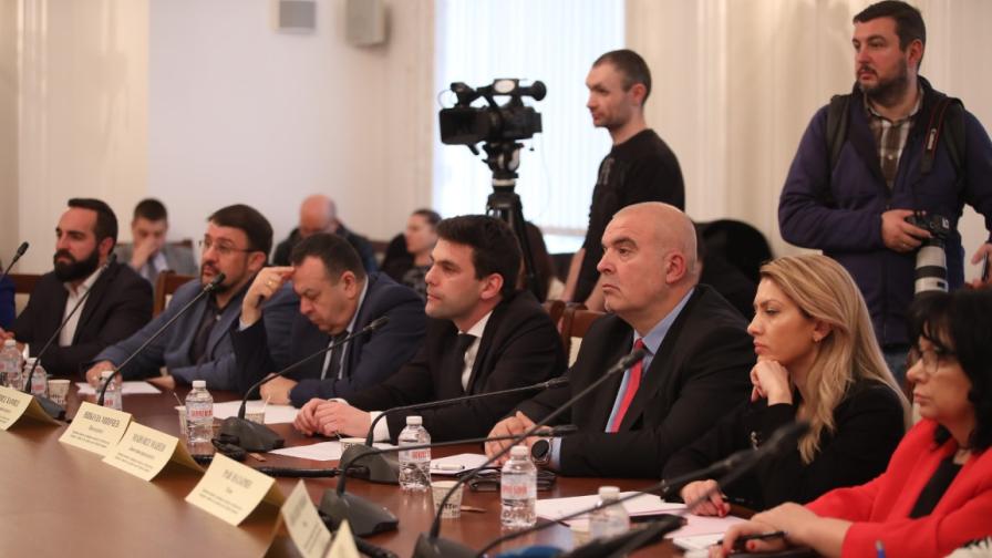 Сарафов, Гешев и Цацаров не се явиха на изслушването в комисията за Нотариуса
