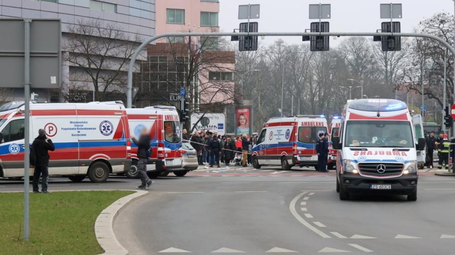Автомобил се вряза в тълпа в Полша, 19 души са ранени