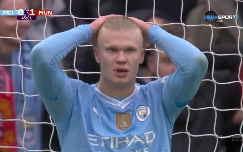 В 45-а минута на двубоя между Манчестър Сити и Манчестър