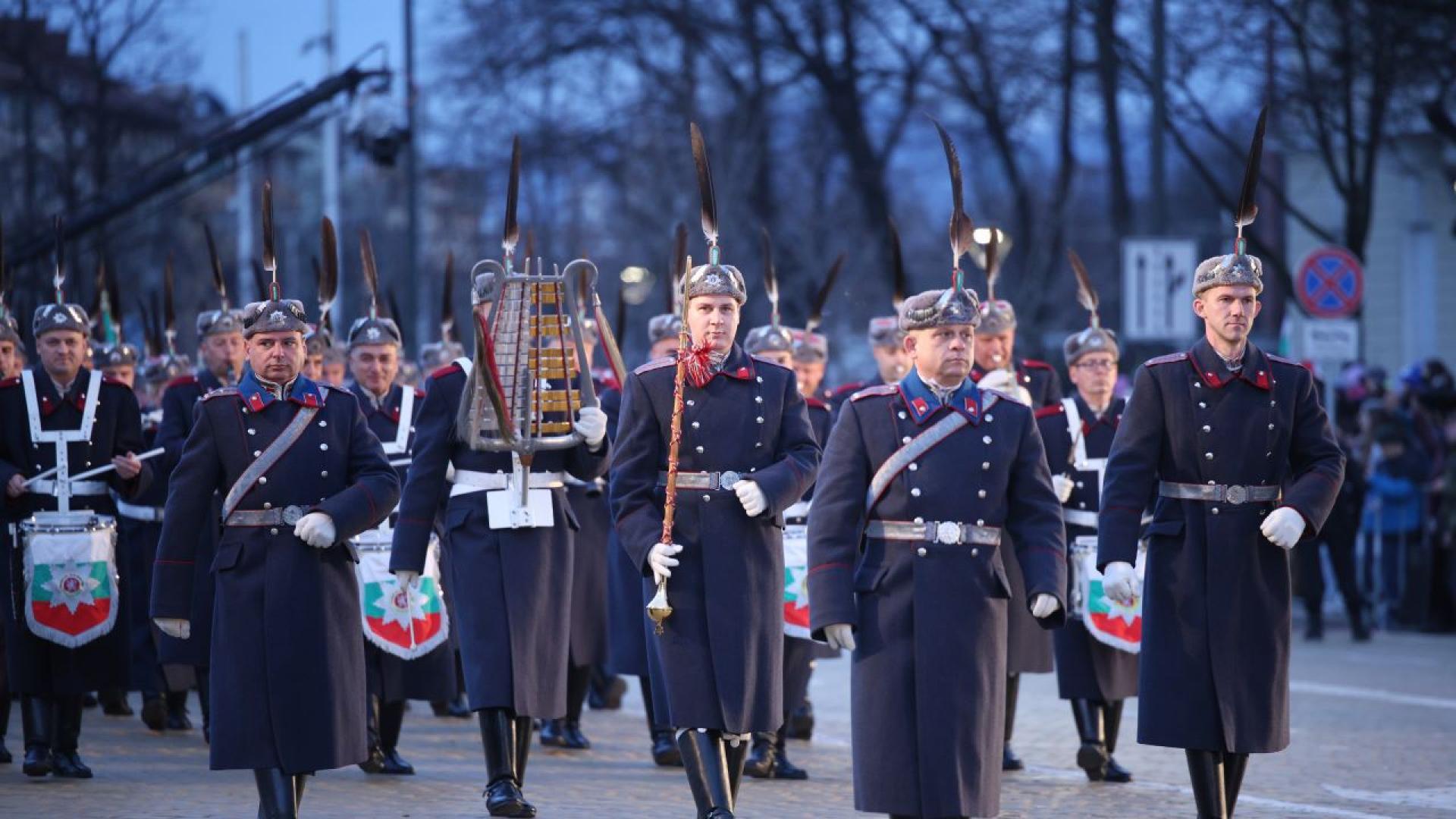 Стържествена заря проверка на площад Народно събрание в столицата се
