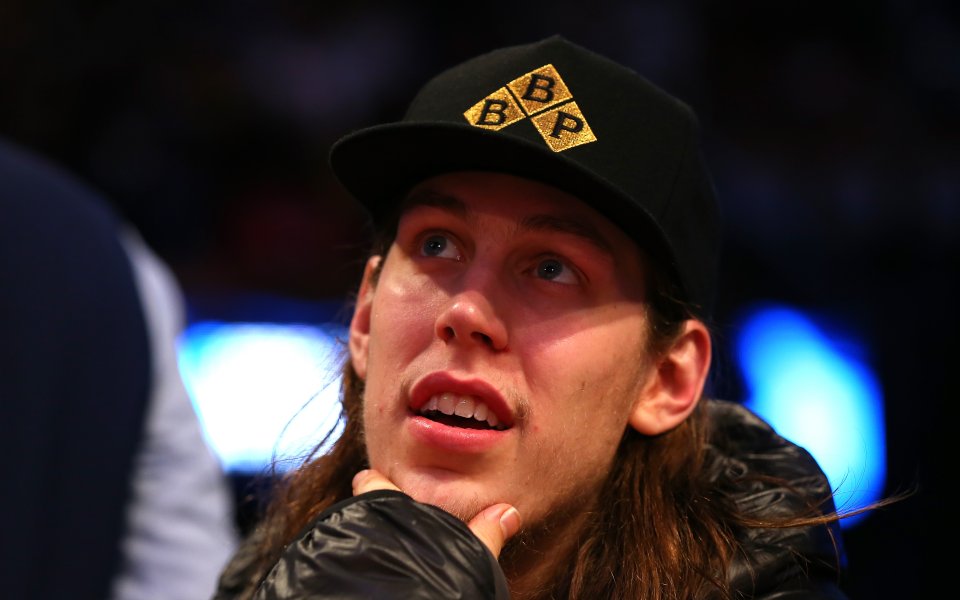 Центърът на Торонто Раптърс Кели Олиник подписа нов договор за