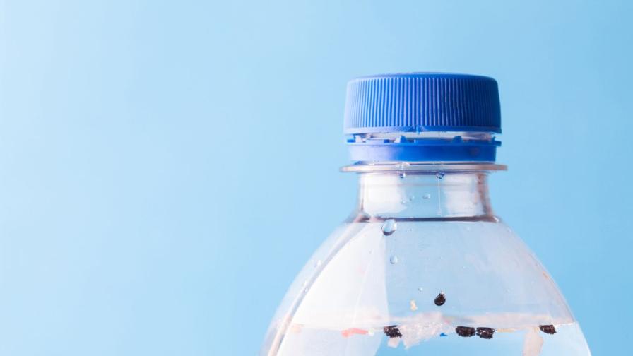 Изненадващо лесният начин да премахнете микропластмасата от водата, която пиете