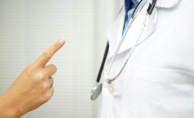 Мъж с фалшива диплома опита да стане лекар в болницата в Лом