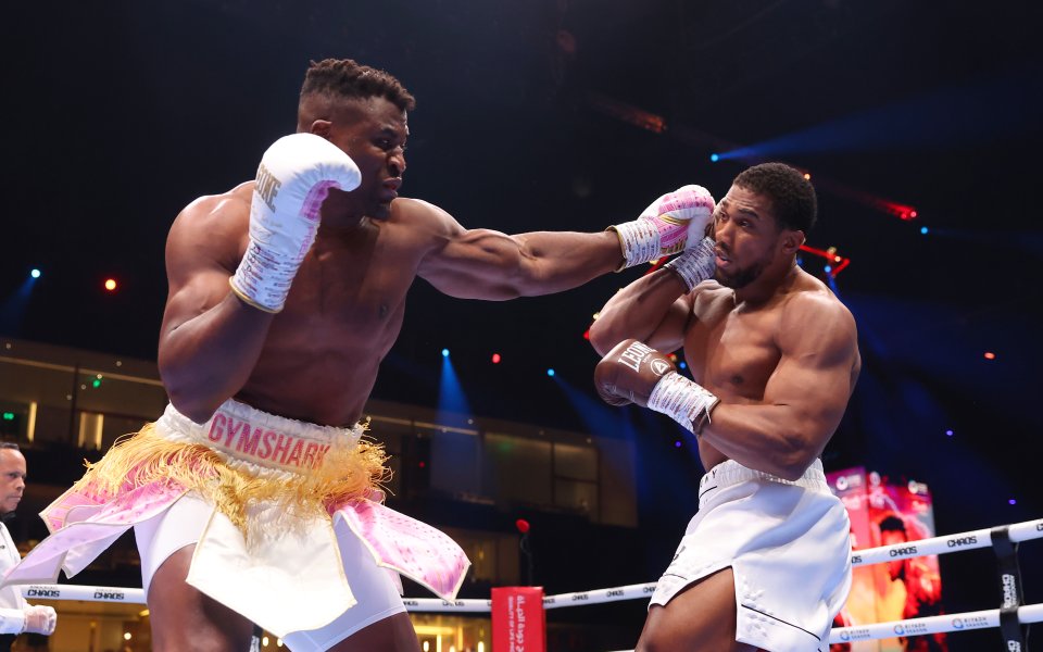 Антъни Джошуа постигна една от най-лесните си победи на боксовия