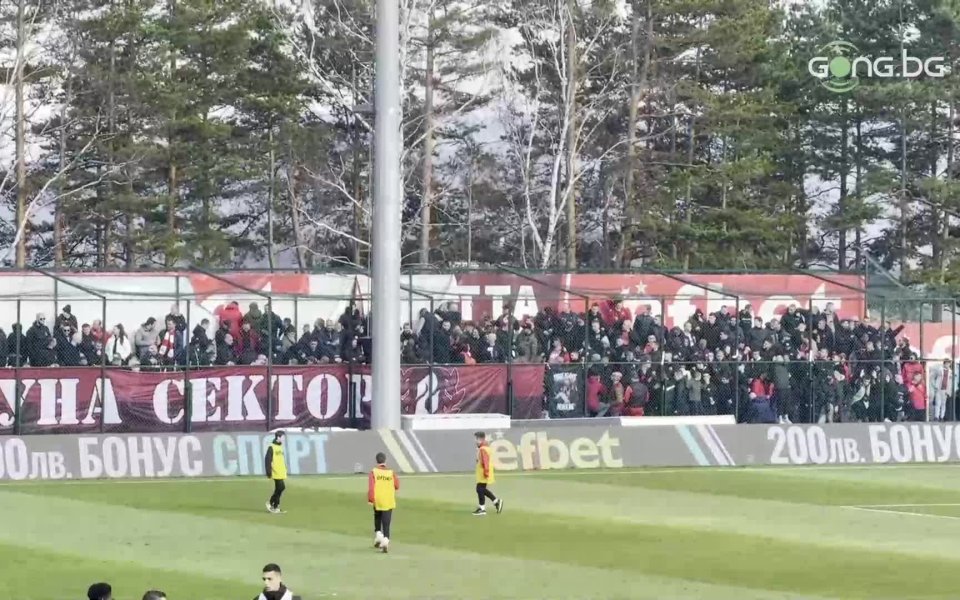 Феновете на ЦСКА, заели местата си в гостуващата секция на