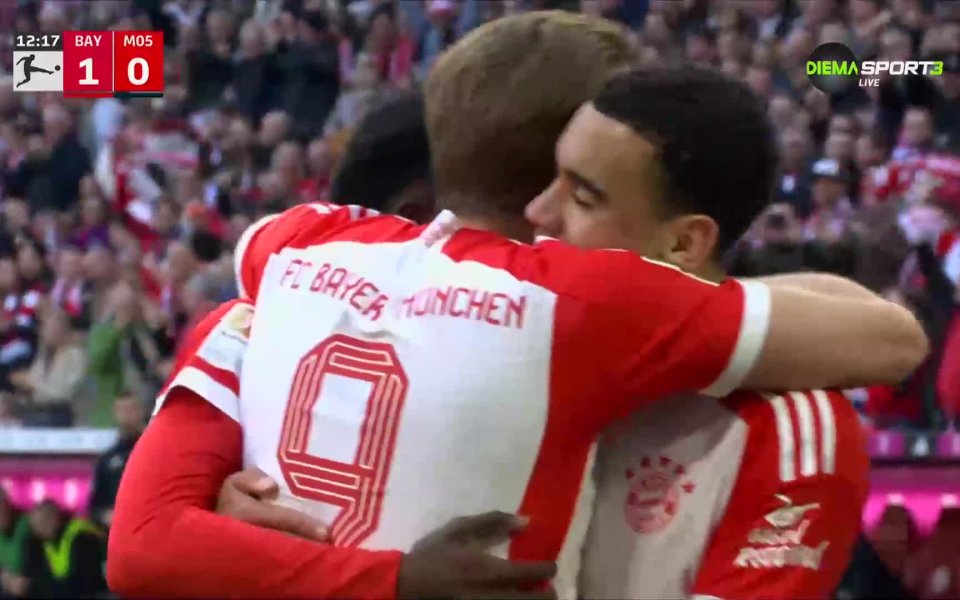 В 13-ата минута Томас Мюлер центрира отдясно, а Центнер излезе