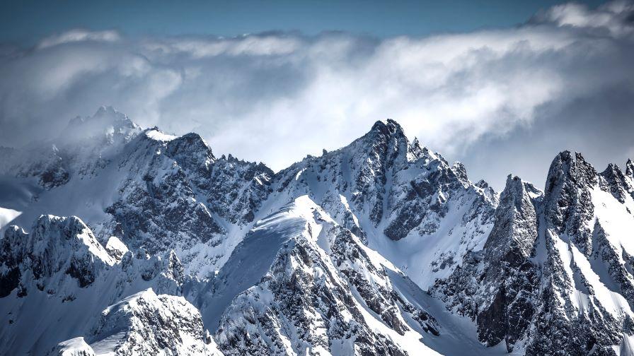 Шестима души изчезнаха по време на ски преход в швейцарските Алпи
