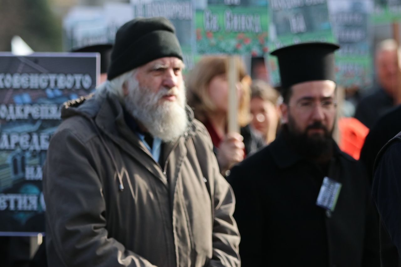 <p>Свещеници на протест пред Светия Синод заради избора на нов митрополит на Сливен</p>