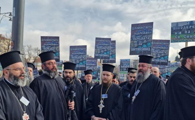 Сливенски свещеник обяви гладна стачка