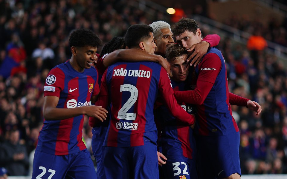 Барселона и Наполи играят при 3:1 на Олимпийския стадион в Барселона в