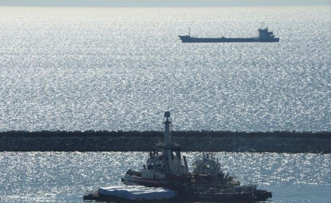 Тест за нов маршрут: Кораб, натоварен с помощи, пристигна край бреговете на Газа от Кипър
