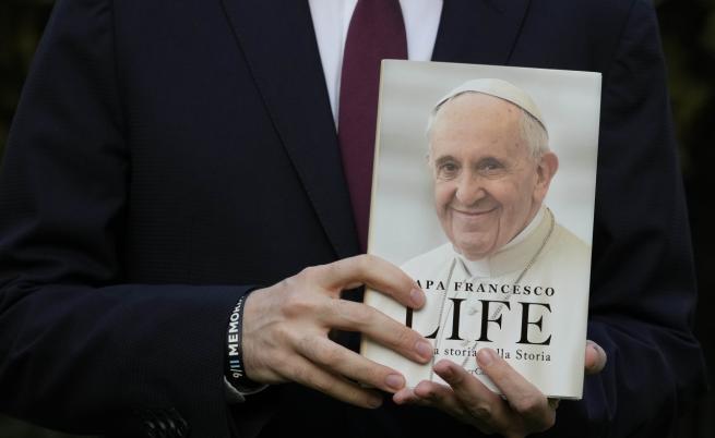 За живота и смъртта: Папа Франциск издава мемоарите си