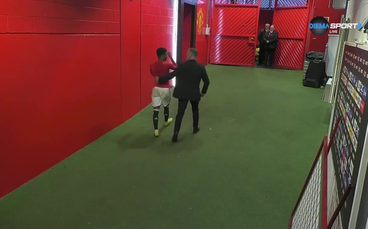 Големият герой за Манчестър Юнайтед сътвори невиждана глупост (видео)