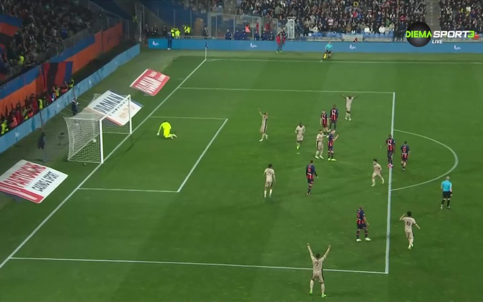 В 14-а минута на двубоя между Монпелие и ПСЖ се