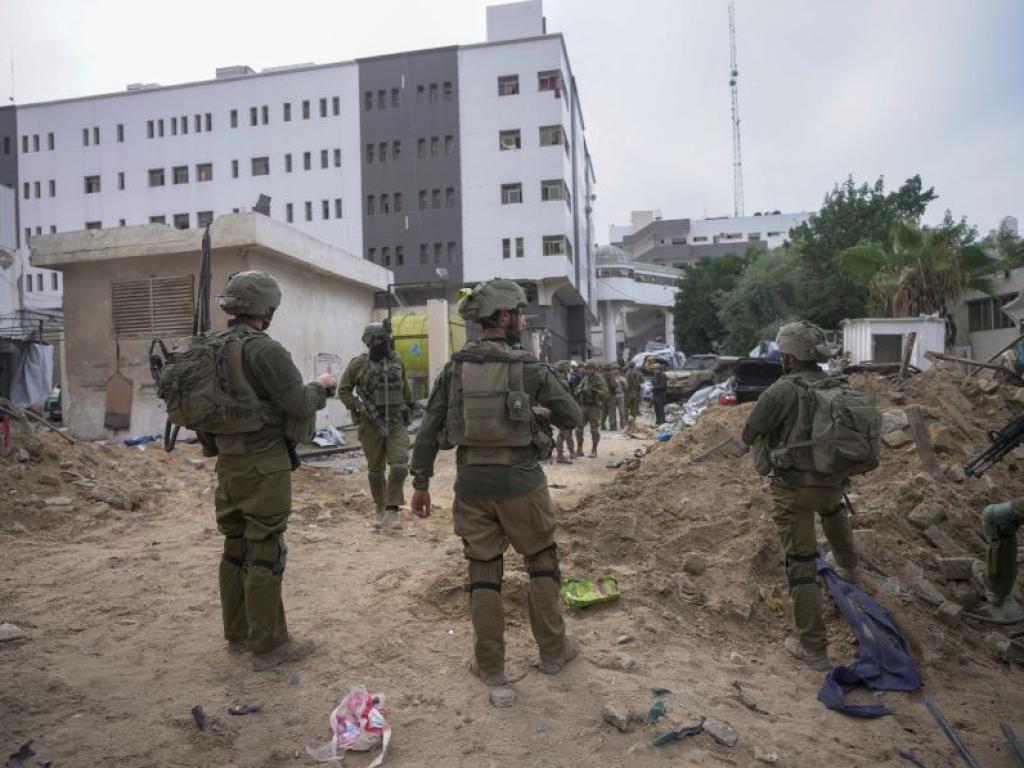 Израелски сили са задържали стотици бойци на Хамас и Ислямски