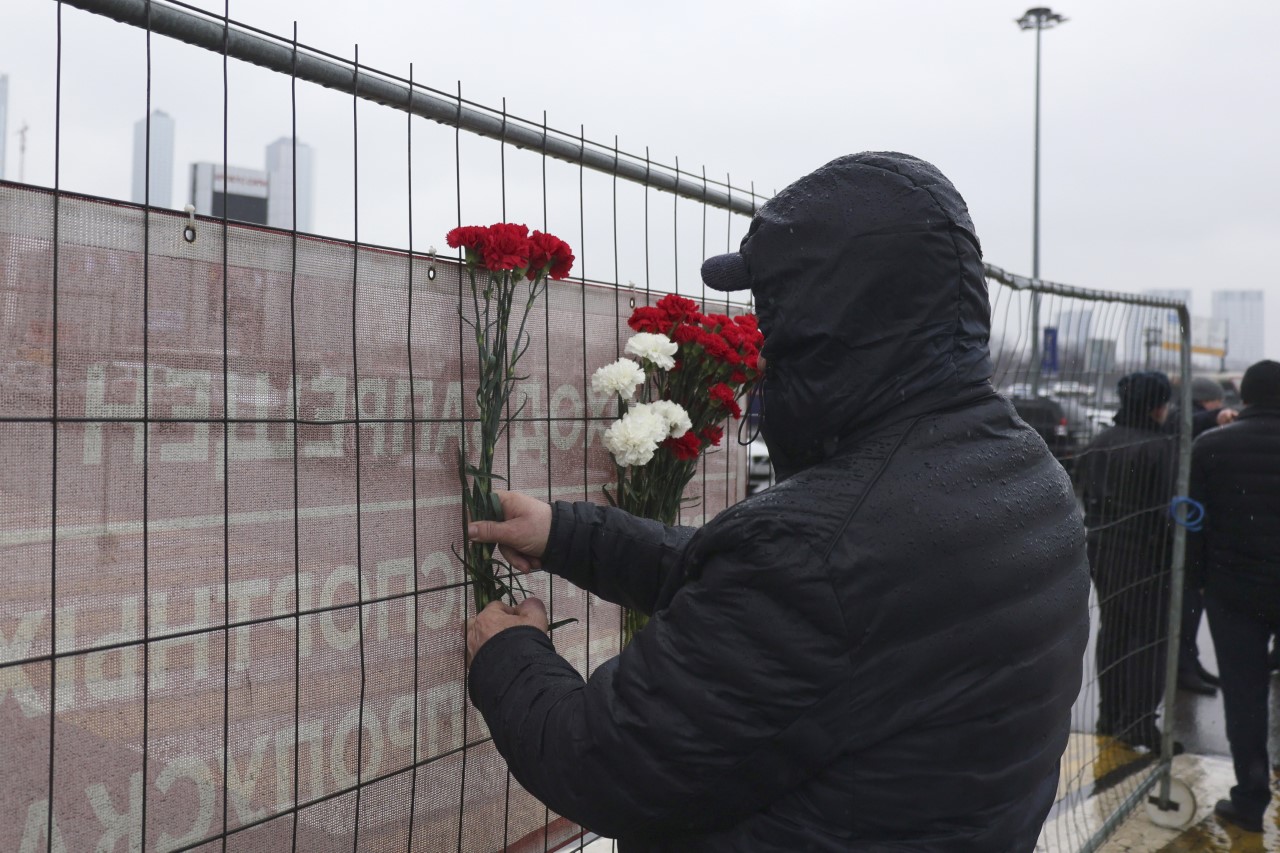 Повече от 140 са ранени в Crocus City Hall, според Федералната служба за сигурност. Белият дом казва, че работи, за да разбере повече за ситуацията, а Украйна отрече да е замесена в атаката.