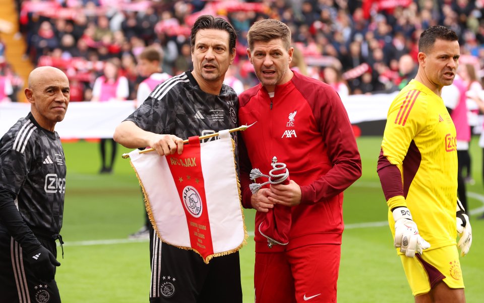 Легендите на Ливърпул играят при резултат 0:2 с тези на