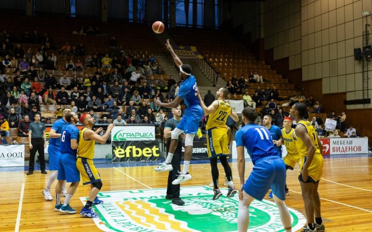 Баскетболният Левски победи Ямбол в драматичен мач