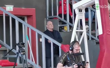 Росен Барчовски бе изгонен секунди преди края на ЦСКА - Спартак Пл