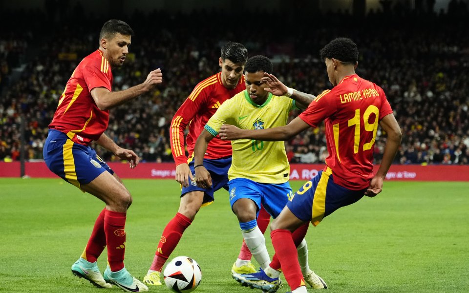 Ла Роха стартира по уверено срещата и контролираше събитията в