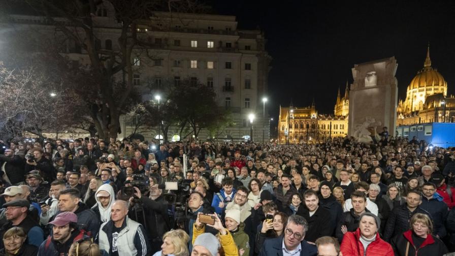 Хиляди унгарци протестираха срещу премиера Орбан
