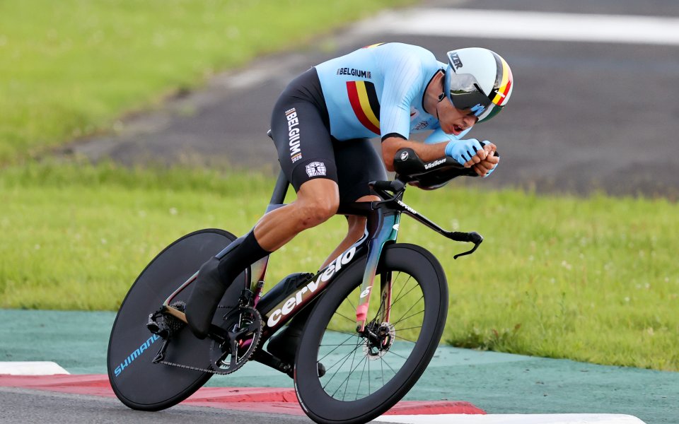Белгийският колоездач Ваут ван Арт счупи ключица и няколко ребра