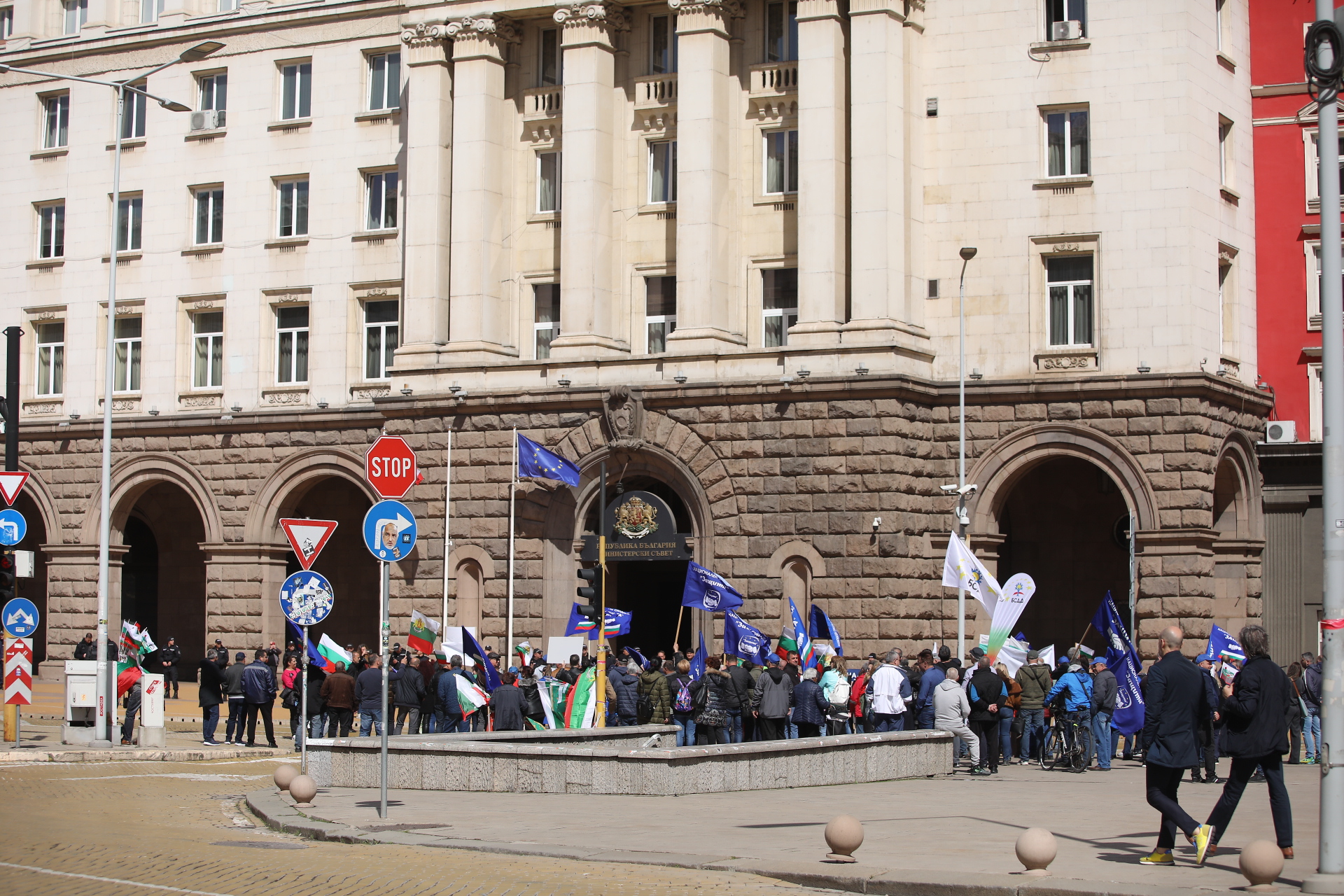 <p>Протест на синдикат &quot;Защита&quot; в центъра на София</p>