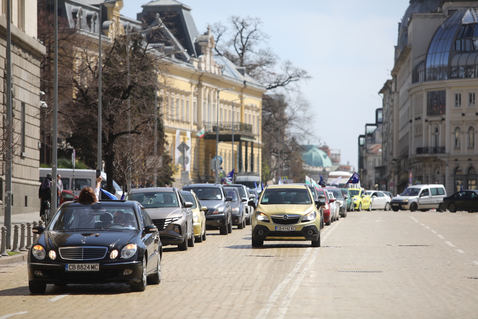 <p>Протест и автошествие на синдикат &quot;Защита&quot; в центъра на София</p>