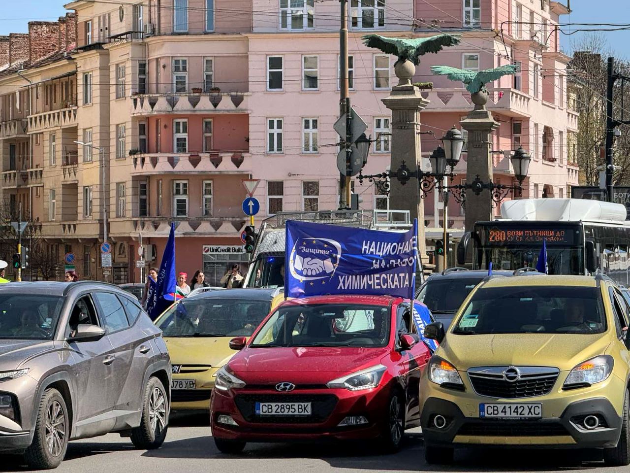 Протест и автошествие на синдикат "Защита" в центъра на София