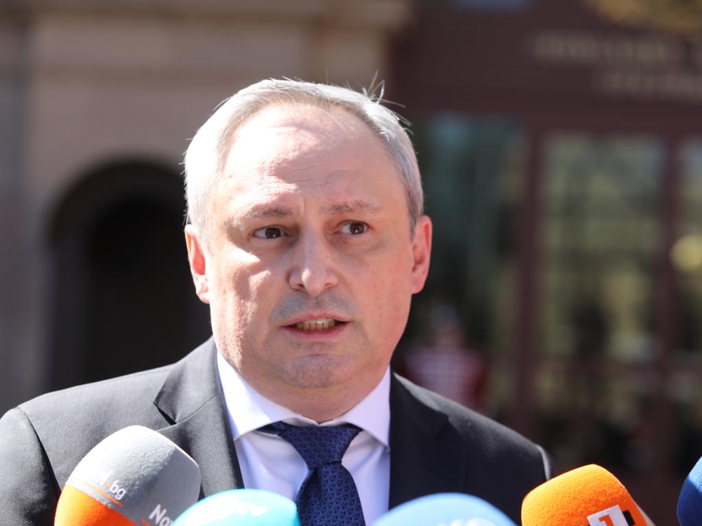 Подуправителят на БНБ Радослав Миленков пристигна на „Дондуков 2“ за среща с президента Румен Радев