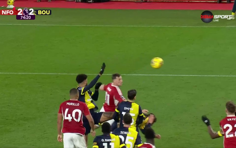 Вижте компилация с головете на Крис Ууд с глава за