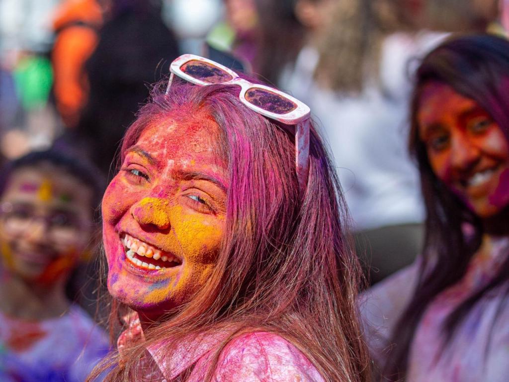Хиндуисткият фестивал на цветовете Холи е сред най атрактивните традиции в