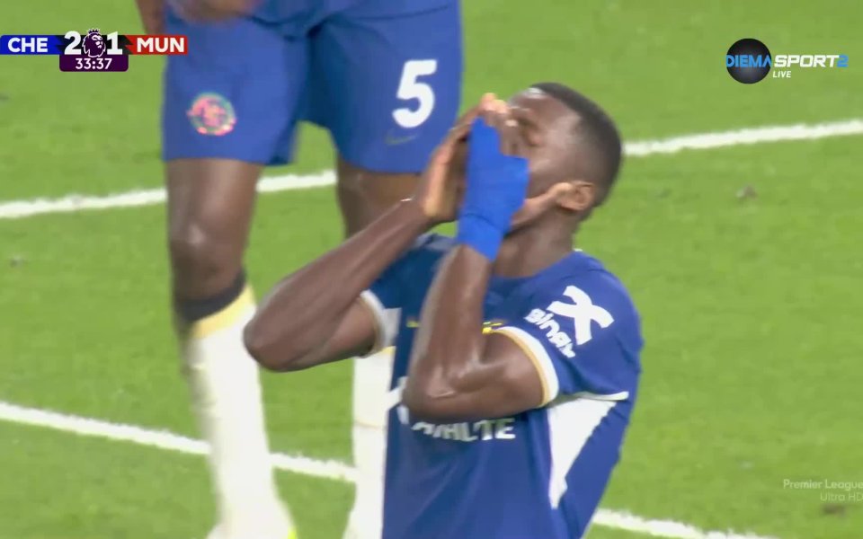 В 34-ата минута Челси допусна ужасна грешка, която върна Манчестър