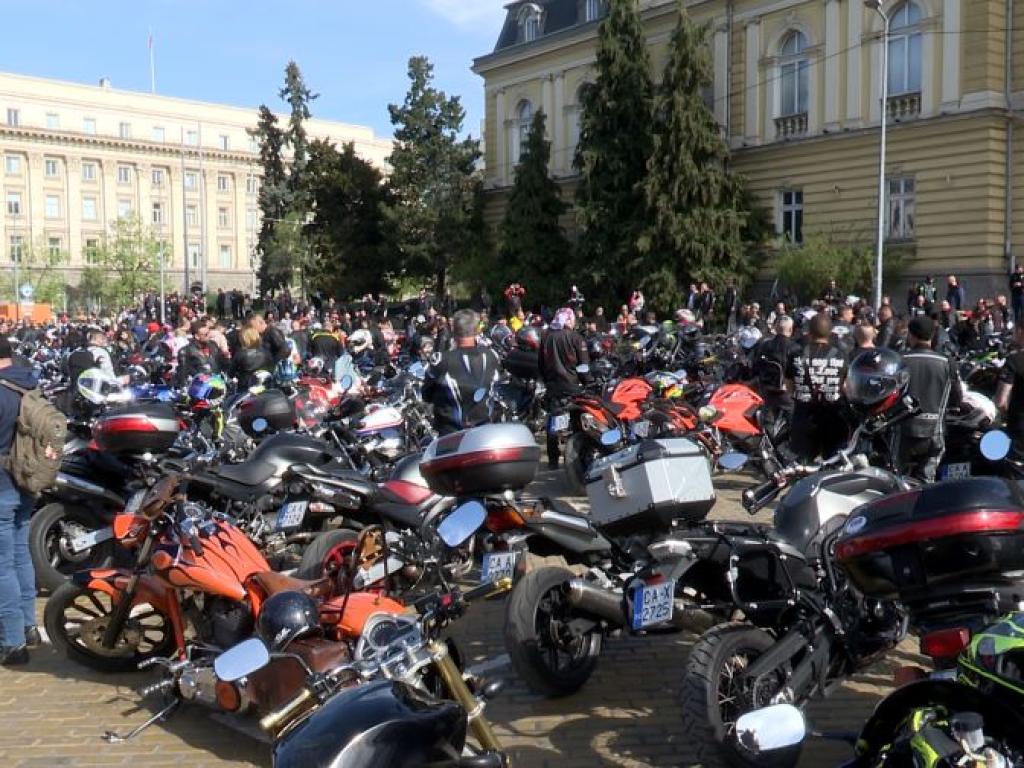 Близо 20 хиляди мотористи от цялата страна се събраха в