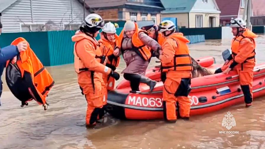 <p>Извънредно положение в руската Оренбургска област заради големи наводнения (ВИДЕО)</p>