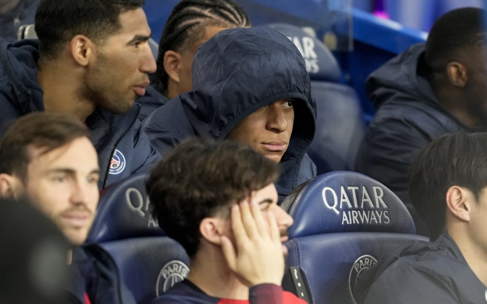 Пари сен Жермен и Клермон играят при резултата 0:0.Килиан Мбапе е