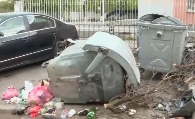 Пиян шофьор на бус помете паркирани коли и кофа за смет в столичния „Люлин” (ВИДЕО)
