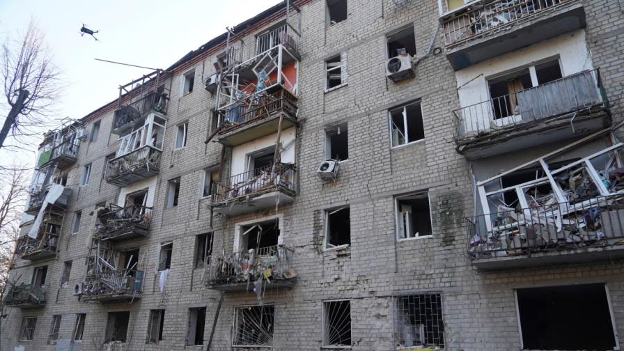 Руска въздушна атака в Харков, има множество материални щети