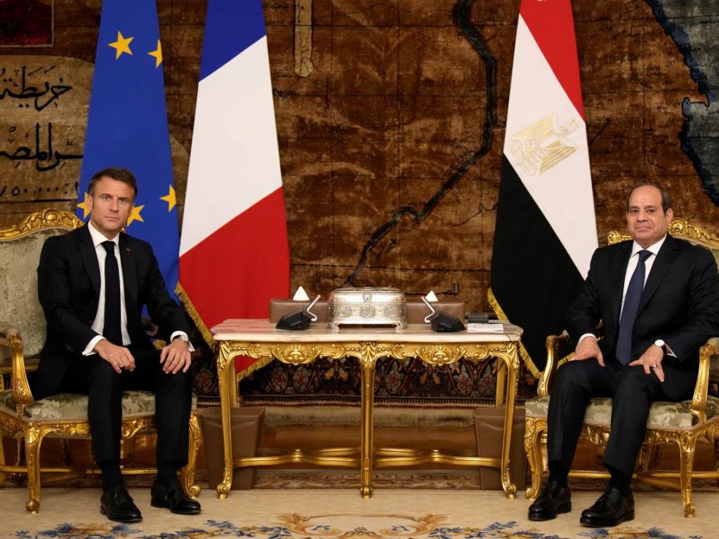 Френският президент Еманюел Макрон неговият египетски колега Абдел Фатах ас